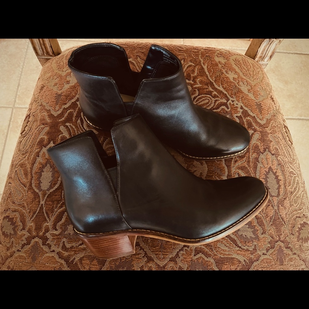 COLE HANN Grand OS Signature Black Booties 8